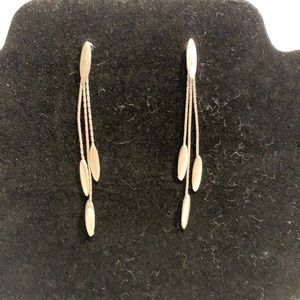 6/$20 💰or $8 without bundle offer! Lauren Conrad Post Dangling Earrings